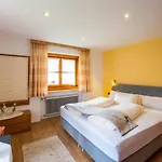 斯皮尔曼旅馆 *